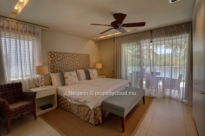 Furnished 4-bed duplex with river and mountain views, and close to the beach