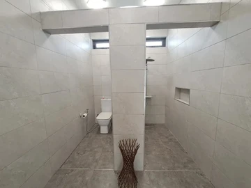 6 Bedroom House