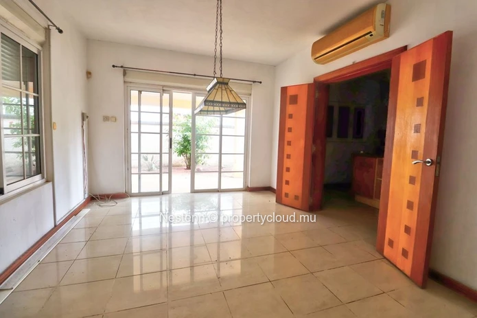 Opportunité Rare à Cap Malheureux : Villa Familiale de 200 m² avec Piscine 
