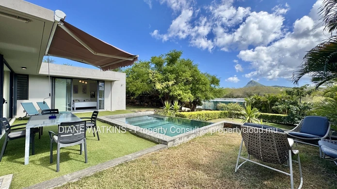 Contemporary 5-Bedroom Villa with Independent Cottage for Rent in Black River