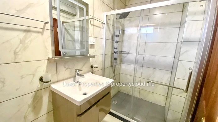  Appartement Moderne de Deux Chambres à Flic en Flac avec Prestations Haut de Gamme