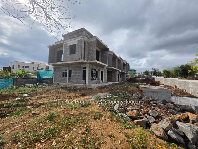 New Luxury Townhouse Project For Sale – Green Creek, Flic en Flac 