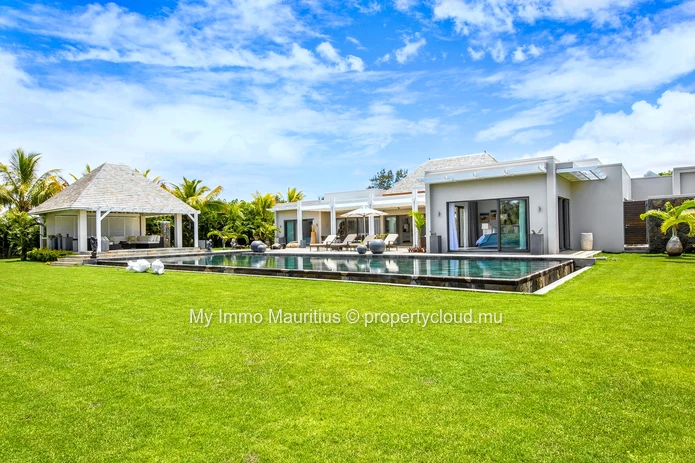 Luxurious contemporary 4-bedroom villa - Prestigious estate!