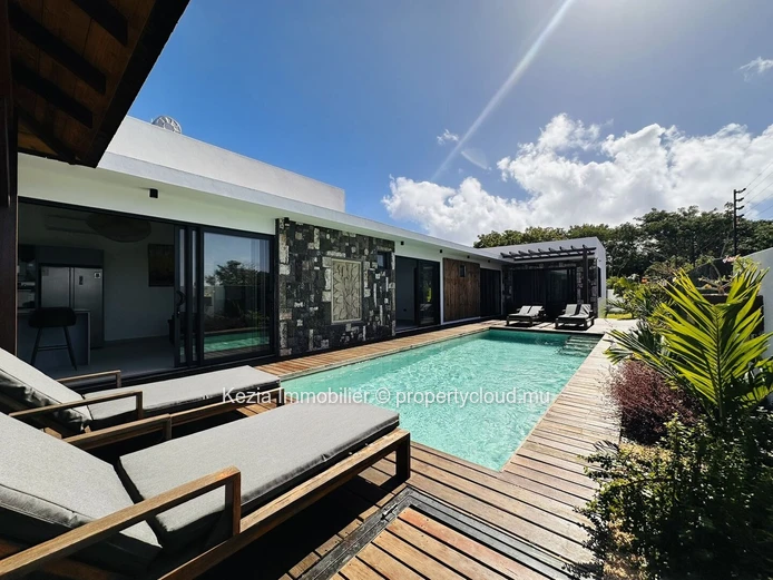 Contemporary Villa With Balinese Charm