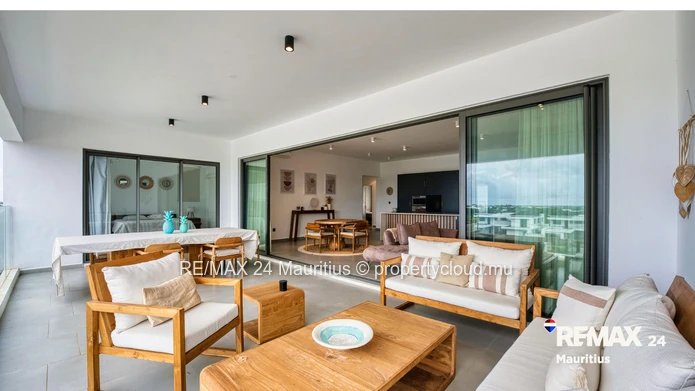 Modern Grand Baie Apartment with Expansive Terrace and Pool Access