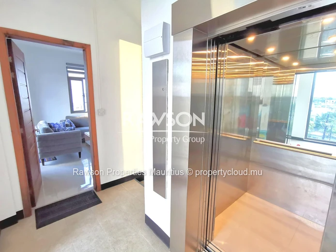 MIDTERM RENTAL – PENTHOUSE WITH PRIVATE ROOFTOP POOL  - 2 Bed, 2 Bath