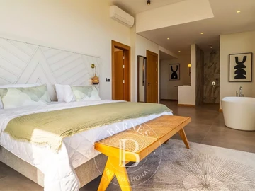 5 Bedroom Villa