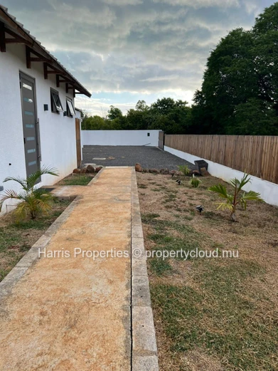 Villa for sale in Tamarin.