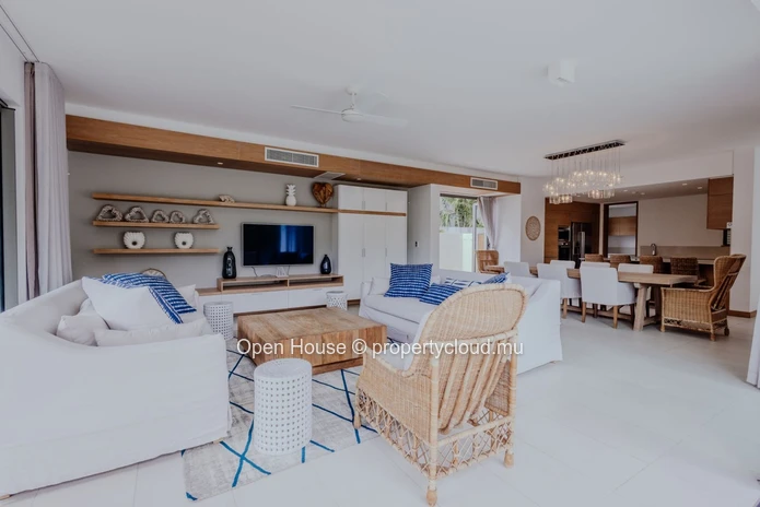 VILLA IRS à vendre à Mont Choisy, 485m² habitables, terrain de 750m², 4 chambres, piscine privée, Golf, services LP i...