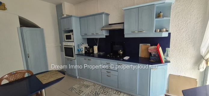 Spacieux triplex meublé de 3 chambres avec jardin privé à Flic en Flac – Ile Maurice