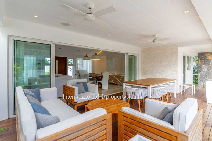 Domaine Clos du Littoral, Grand Baie  273m² habitables sur 754m² de terrain, 3 chambres, proche commodités, prix€.