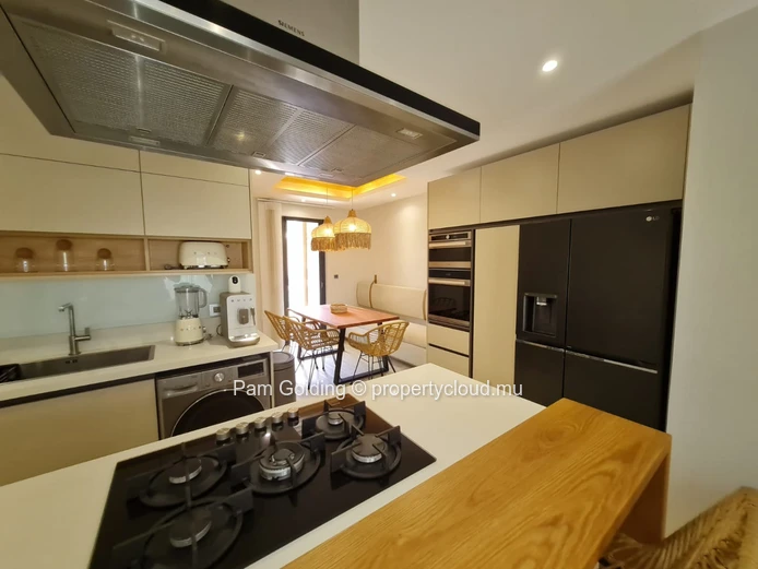 Located within the highly sought-after Waterway Residence Apartments. (Sole Mandate)