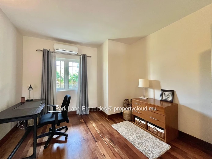 Maison familiale spacieuse de 4 chambres à Quatre Bornes