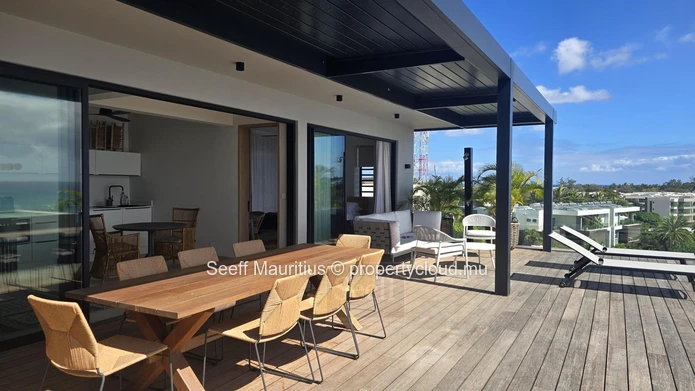 Magnifique penthouse en duplex avec vue panoramique sur l'océan – 3 chambres + bureau – Pointe aux Canonniers