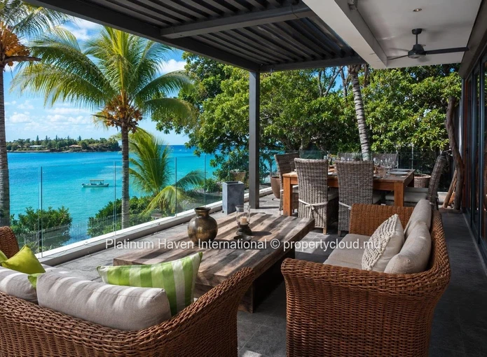 An Extraordinary Penthouse Beachfront Apartment