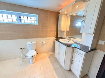 5 Bedroom Villa