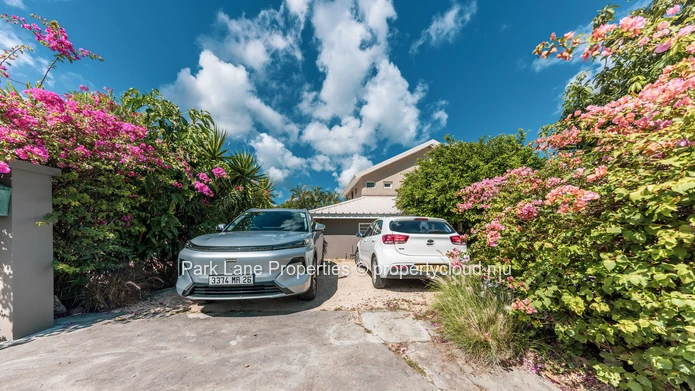 Charmante duplex de style cottage avec piscine privée et vue sur les montagnes