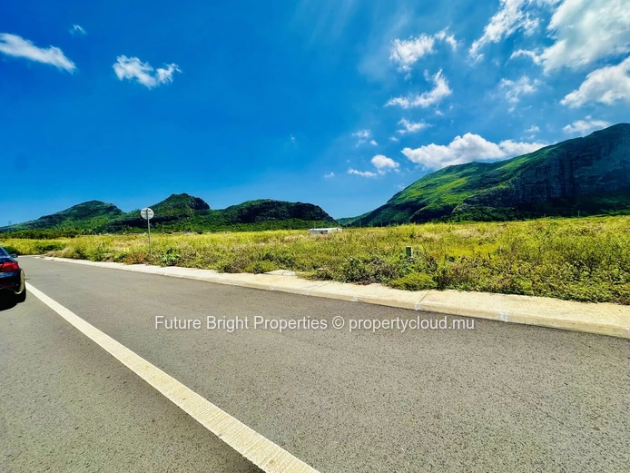 Terrain Résidentiel À Vendre À Pierrefonds, Palma – Belle Vue Sur La Montagne