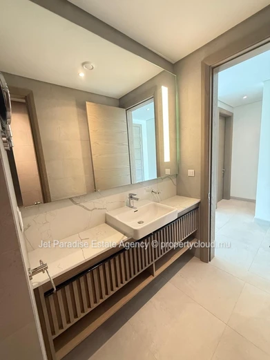 Appartement Moderne Neuf de 150 m² dans une Résidence Sécurisée avec Piscine commune