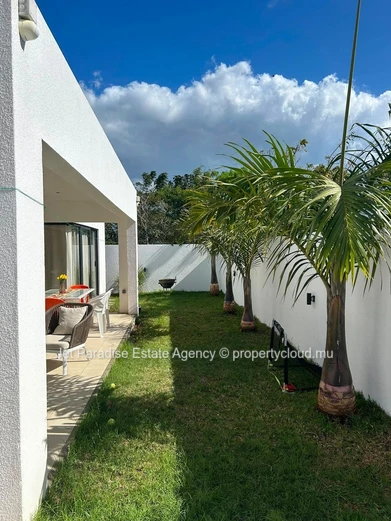 Modern Villa of 3 Bedrooms and pool