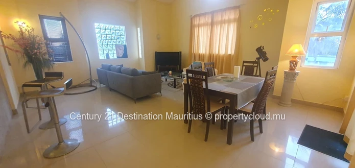 Spacious family Penthouse just minutes from the  sea