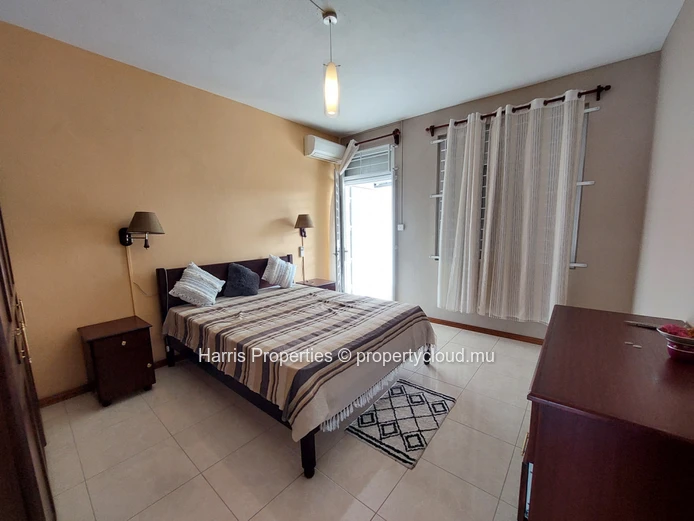 Beautiful furnished and fully renovated apartment for rent in Pereybere