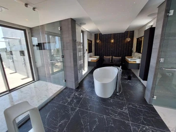 5 Bedroom Villa