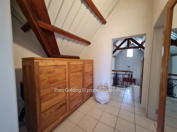 Charmante maison de 3 chambres à coucher avec de l'espace pour la personnaliser - Tamarin