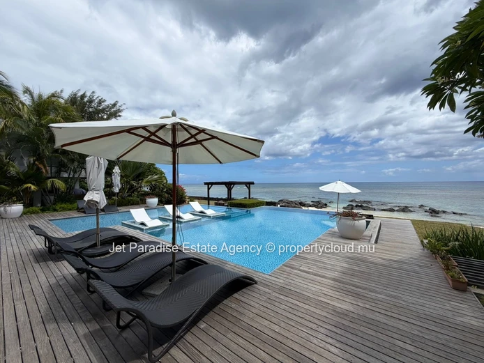 Superbe Appartement en Bord de Mer avec Accès Direct à la Plage