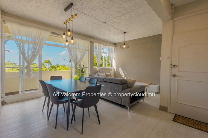 Charming semi-furnished apartment for sale in Curepipe! 52m2