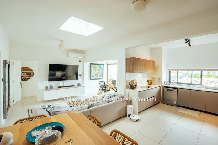 Luxury Penthouse with Stunning Sea Views in Tamarin - 160m² Living Space, Communal Pool, Rooftop Access, Fully Furnished