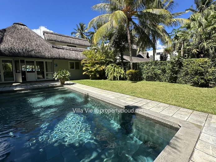 Grand Baie - Maison familiale de 4 chambres avec piscine au bord de l'eau (Mandat exclusif)