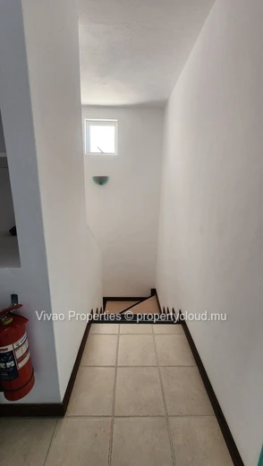 Duplex pieds dans l'eau à louer entièrement meublé à Belle Mare – 3 chambres avec piscine commune