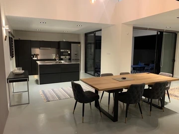 5 Bedroom Villa