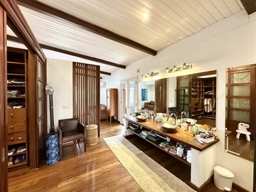 5 Bedroom Villa