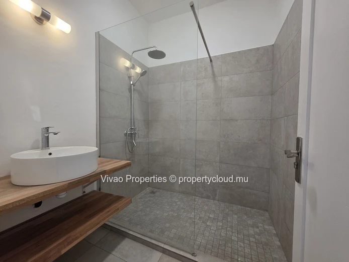 Vie urbaine et piscine commune à Tamarin - Appartement de 2 chambres à vendre ! #ImmobilierTamarin #VieDeLuxe