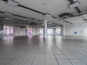 Ideal Office Space in the Heart of a Vibrant District 