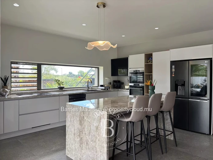 BEAU VALLON – Maison contemporaine avec appartement indépendant – 5 chambres