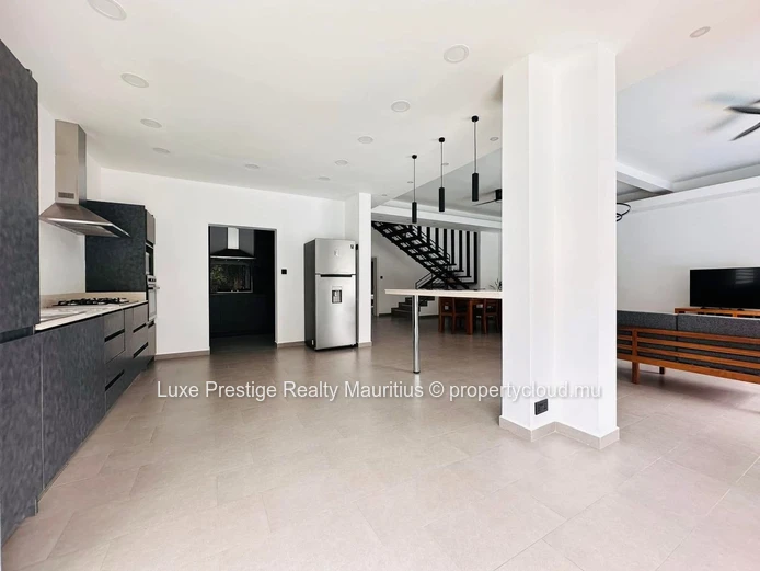 Long-Term Rental – Villa with Private Pool – Pereybère