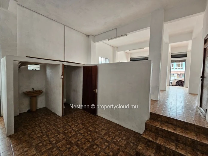 Commercial property of 80m2