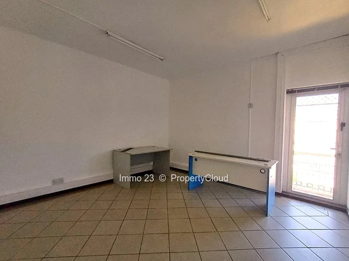 Bureau - 914ft2 - Quatre Bornes - Ref. BU99103LO