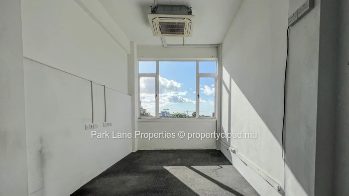 Immeuble commercial de prestige – Opportunité d’investissement stratégique au cœur de Rose Hill