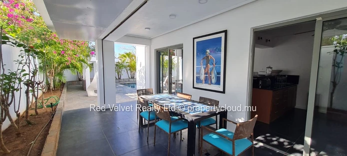 Luxury Villa for Rent in Pointe aux Canonniers | Beachfront Residence