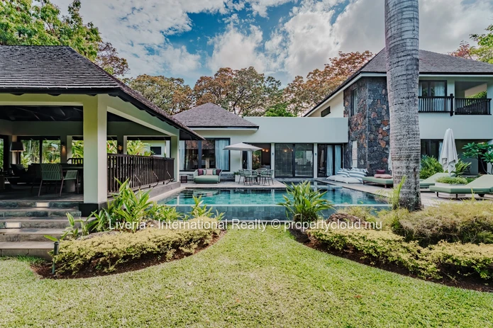 Beau Champ 4-Bed Luxury Villa with Pool - Foreign Buyers OK