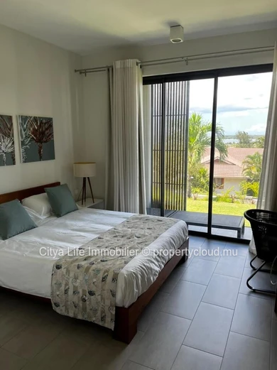 Élégant duplex meublé avec vue mer et montagne – Tamarin