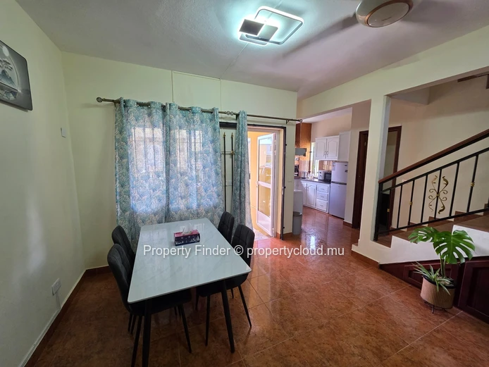 Triplex entièrement meublé de 3 chambres à louer