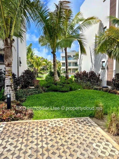 Stunning 2-Bedroom Apartment with Pool in Pointe aux Canonniers