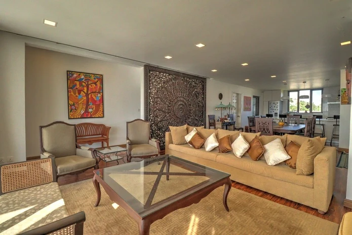 Bright 4-bedroom family apartment – Prime location