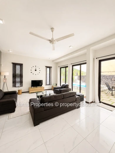 Belle Villa Individuelle Avec Piscine Privée À Vendre – Chemin 20 Pieds, Grand Baie