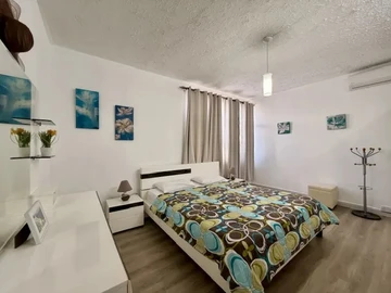 10 Bedroom House